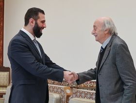 بعد اشتباكات ريف دمشق والاتفاق مع الدورز... الشرع يستقبل جنبلاط في دمشق