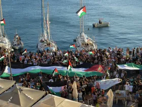 رغم التحذيرات الإسرائيلية.. "أسطول الصمود" يغادر اليونان ويتجه صوب غزة