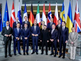 ترمب يؤكد إحراز تقدم نحو إنهاء حرب أوكرانيا.. وتعهد أوروبي بدعم زيلينسكي