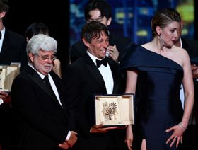 فيلم "أنورا" للأميركي شون بيكر يفوز بـ"السعفة الذهبية" في مهرجان كان