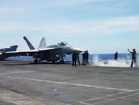 سقوط مقاتلة F-18 من حاملة طائرات أميركية أثناء تفادي "هجوم حوثي"