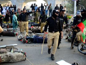 رغم تصاعد العنف.. باكستان تتعهد بإجراء الانتخابات في موعدها