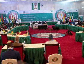 "إيكواس" تمهل مالي والنيجر وبوركينا فاسو 6 أشهر للتراجع عن انسحابها