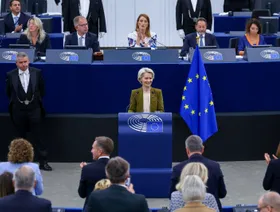 طموحات ترمب بشأن جرينلاند تهدد بتجميد اتفاق التجارة الأوروبي الأميركي