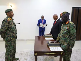 السودان.. وزيرا الدفاع والداخلية يؤديان اليمين أمام البرهان