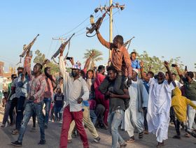تطورات عسكرية "خطيرة" في السودان.. وشكوك تحيط بـ"التسوية"