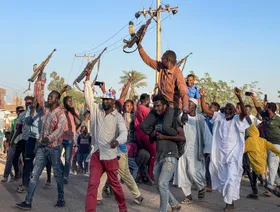 تطورات عسكرية "خطيرة" في السودان.. وشكوك تحيط بـ"التسوية"