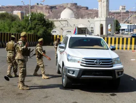 وزارة الدفاع اليمنية والحكومة ترحبان بـ"قرارات العليمي": إجراءات دستورية لحماية المواطنين