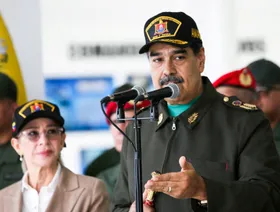 فنزويلا.. مادورو منفتح على الحوار مع ترمب ويتجنب التعليق على الضربة الأميركية