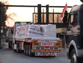 حرب غزة: هدنة إنسانية بعد ضغوط دولية على إسرائيل.. والمساعدات تعبر من مصر للفلسطينيين