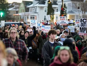 مينيسوتا تضع الحرس الوطني في حالة تأهب بعد سقوط امرأة برصاص إدارة الهجرة