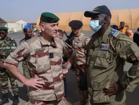 هل ينهي خروج فرنسا من النيجر التدخلات العسكرية في الساحل الإفريقي؟
