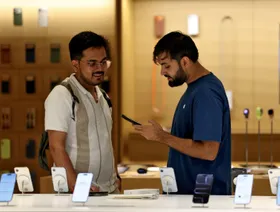 تقرير: أبل تستعد لمنافسة OpenAI وGoogle بـ"Campos" بدلاً من Siri