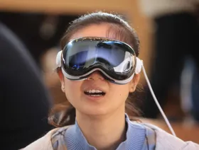 "يوتيوب" تكشف خططها لتطوير تطبيق مخصص لنظارة أبل Vision Pro