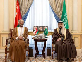 وزيرا خارجية السعودية وعُمان يبحثان مستجدات الأوضاع في اليمن والمنطقة