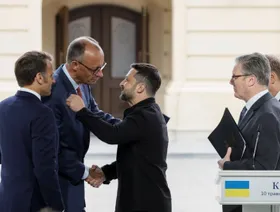 شكوك أوروبية بشأن نهج واشنطن لإنهاء حرب أوكرانيا وتحذير من "خيانة" بشأن الأراضي