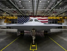 مواجهة بين طائرتين أميركية وروسية.. من يفوز PAK DA أم B-21؟