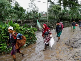 إندونيسيا.. ارتفاع عدد ضحايا الانهيارات الأرضية إلى 30