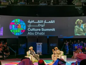 سوينكا وأدونيس في افتتاح القمة الثقافية بأبوظبي