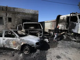 مستوطنون إسرائيليون يهاجمون قرى فلسطينية في الضفة وينفذون أعمالاً تخريبية