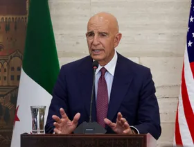 باراك يلتقي عبدي ويجدد دعم واشنطن لاتفاق وقف النار بين دمشق و"قسد"