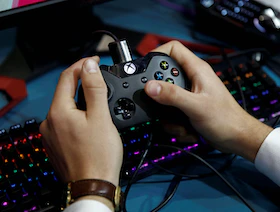 مايكروسوفت تتهم سوني بالسعي لعرقلة منصة ألعاب Xbox Pass