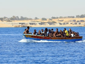 غرق 20 مهاجراً ألقاهم مهربون في البحر أمام سواحل جيبوتي