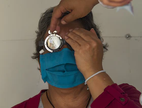 دراسة بريطانية تكشف علاجاً ثورياً لإعتام عدسة العين