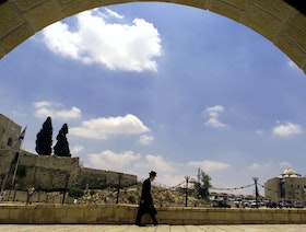 رغم التوترات.. يهود قوميون يسعون لإعادة بناء "الهيكل" في القدس    