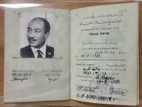 مكتبة الإسكندرية تستعيد جواز سفر السادات بعد عرضه في مزاد