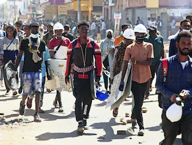 السودان.. تعزيزات أمنية أمام قصر الرئاسة وإطلاق الغاز على المتظاهرين