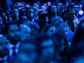 "ملف إبستين" وـ"أميركا أولاً" يدفعان "ماجا" إلى مواجهة علنية مع ترمب