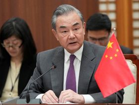 وزير الخارجية الصيني يترأس اجتماعاً لمجلس الأمن بشأن حرب غزة