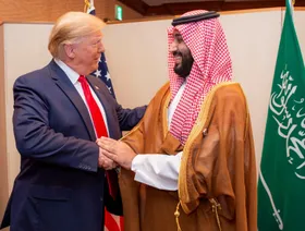 بلومبرغ: ولي العهد السعودي وسيط نافذ في رؤية ترمب الجديدة للعالم