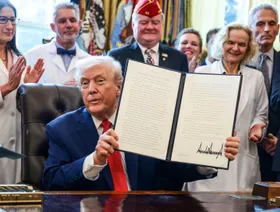 الرئيس الأميركي يخفف القيود عن الماريجوانا دون السماح باستخدامها الترفيهي