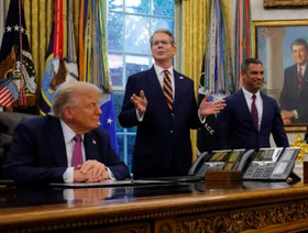 وزير الخزانة يحذر ترمب من "فوضى مالية" بسبب التحقيق مع رئيس الاحتياطي الفيدرالي