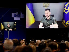 "إعادة إعمار أوكرانيا".. زيلنسكي يطالب بتغطية عجز الموازنة بـ38 مليار دولار