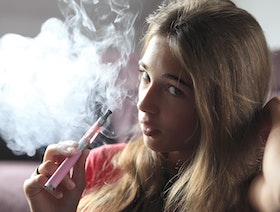 التدخين.. نصائح وتحذيرات لإقناع المراهقين بتجنب منتجات التبغ