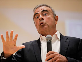 فرنسا تُصدر مذكرة توقيف دولية بحق كارلوس غصن 