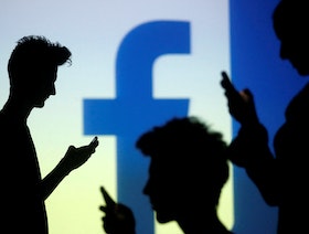 فيسبوك يصل لملياري مستخدم.. و"ماسنجر" يعود لتطبيق الموبايل