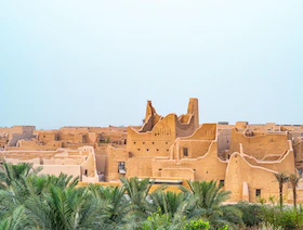 لمقاومة الاحترار المناخي.. البناء بالطين يعود إلى الواجهة 