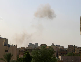 اشتباكات عنيفة في الخرطوم وانقطاع الاتصالات والإنترنت بولايات عدّة