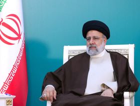 من يتولى السلطة في إيران بعد غياب الرئيس؟