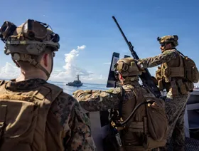 واشنطن تكثف الضغوط على فنزويلا.. وقائد أركان الجيش الأميركي يزور الكاريبي