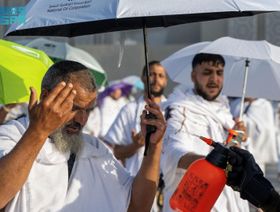 الحجاج يواصلون نفرتهم من عرفات إلى مشعر مزدلفة