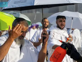 الحجاج يواصلون نفرتهم من عرفات إلى مشعر مزدلفة