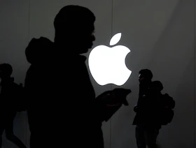 أبل تخطط لتوسيع نطاق استخدامات الاتصال بالأقمار الصناعية