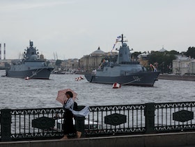 الصين تستقبل سفناً حربية روسية.. ومناورات بحرية مشتركة في شنغهاي