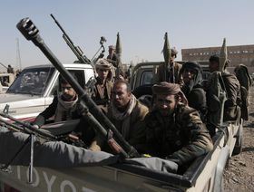 الحوثيون يهددون باستهداف السفن الأوروبية: سنرد إذا أطلقوا عملية في البحر الأحمر