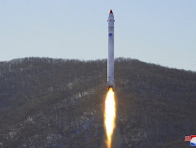 كوريا الشمالية تعلن إجراء "تجربة مهمة" لتطوير قمر صناعي للتجسس